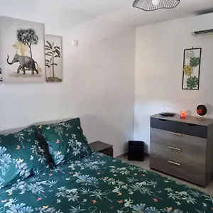  Hébergement de vacances Maison Cosy Avec Petit Jardin